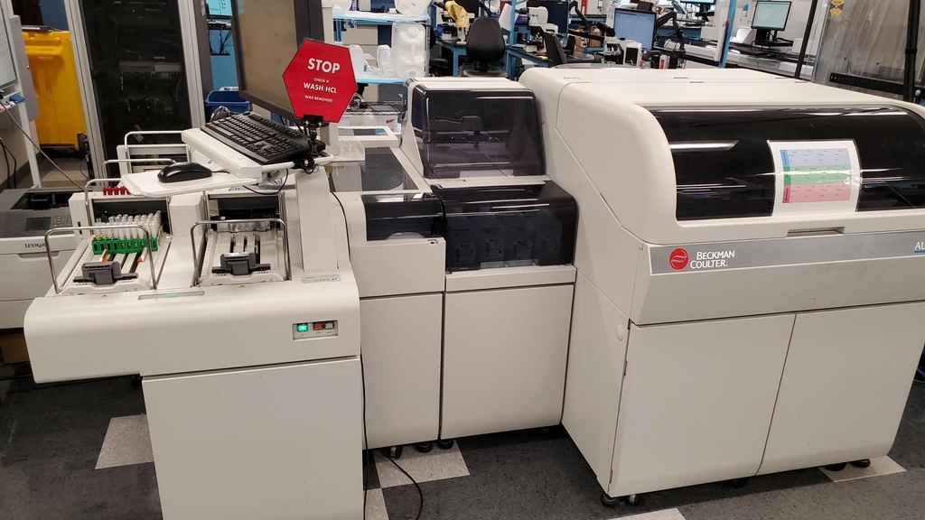 Beckman Coulter AU5810 Chemistry Analyzer